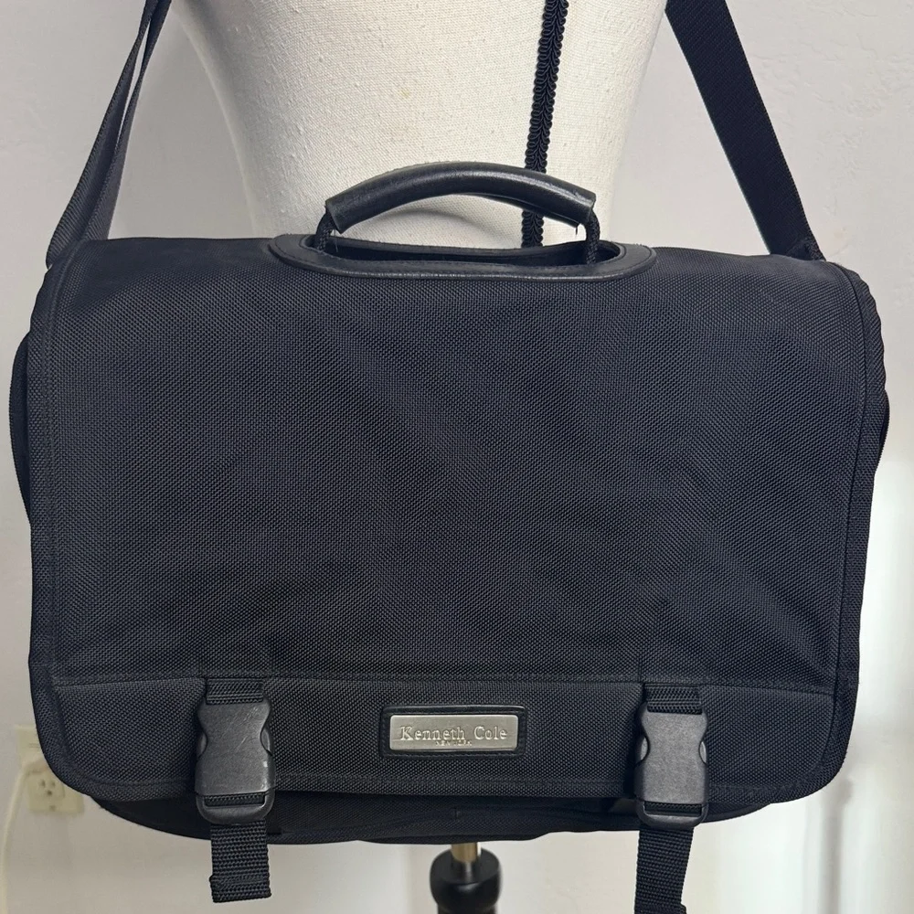 Kenneth Cole Black Men's Messenger Bag with Leather Handle TOT9209